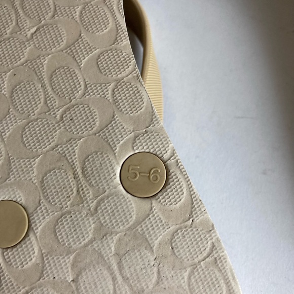 Coach Beige Black Signature Logo Rubber Flip Flops size 6 - Picture 11 of 12